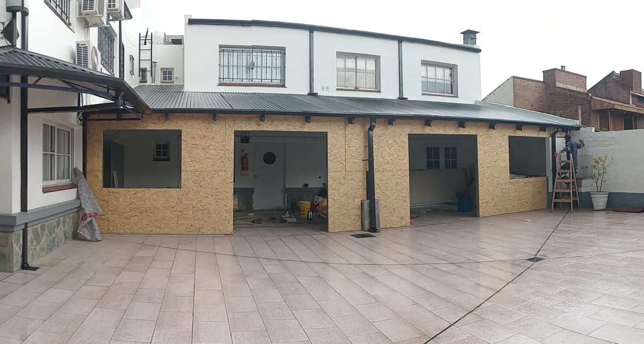 Readaptación de espacios comunes del Colegio Imenic en Campana